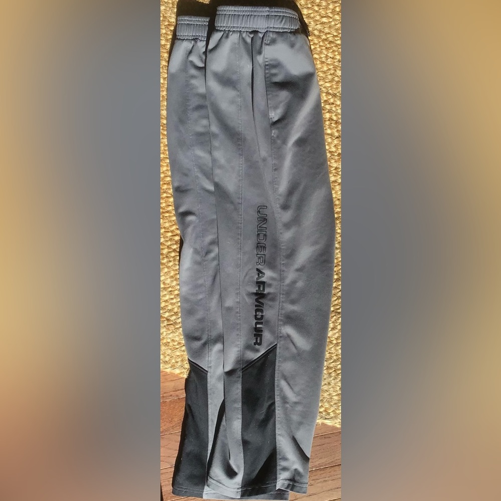 Youth Under Armour athletic pants